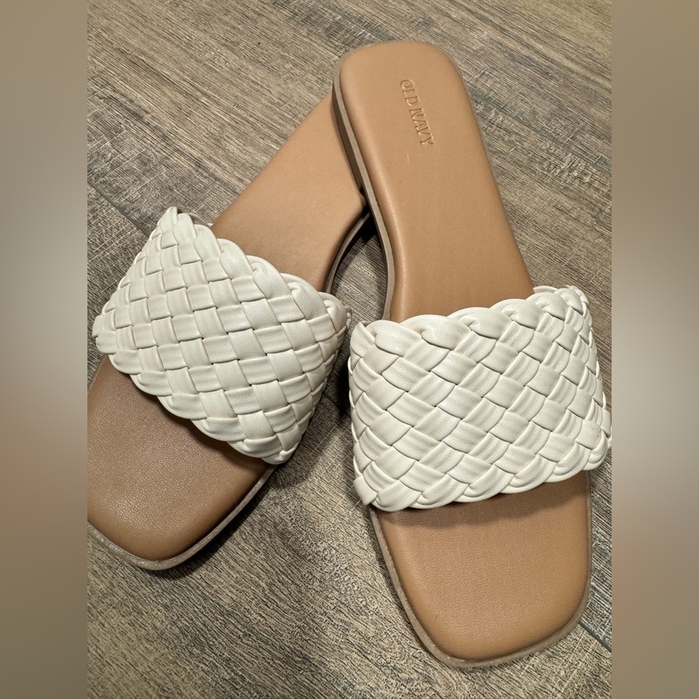 Old Navy White and Tan Woven Sandals